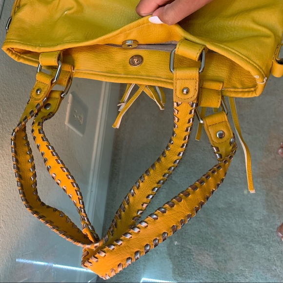Yellow Steve Madden fringe purse - Picture 4 of 4